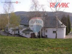 pohled zezadu zprava