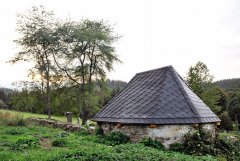 pohled zezadu zprava