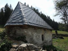 pohled zezadu zleva