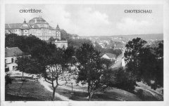 dobová pohlednice vsi s klášterem