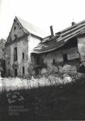 klášter s areálem