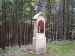zastavení křížové cesty zepředu zleva