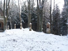 opravené kapličky křížové cesty