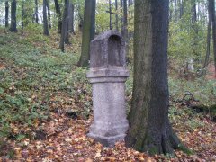 zastavení křížové cesty zepředu zleva