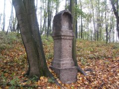 zastavení křížové cesty zepředu zleva