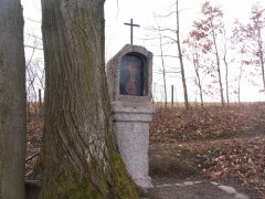 zastavení křížové cesty zepředu zleva