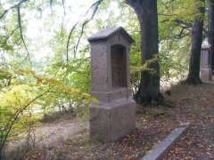 1. zastavení křížové cesty zepředu zleva
