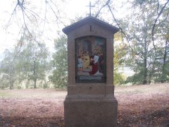 1. zastavení křížové cesty zepředu
