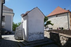 pohled zezadu zprava