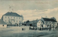 historické foto kaple (před velkou budovou vlevo)