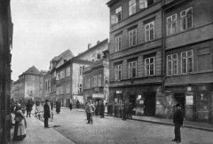 historické foto synagogy (v pozadí)