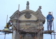 restaurace kapličky - horní část průčelí
