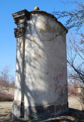 kaplička před restaurací - pohled zezadu zprava