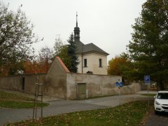 poustevna po požáru - zbytky ohradních zdí