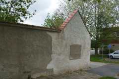 bývalá poustevna - zbytky ohradních zdí