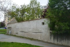 bývalá poustevna - zbytky ohradních zdí