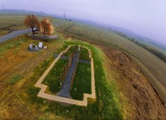 památník připomínající zaniklý kostel