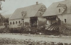 historické foto kapličky (zcela vlevo)