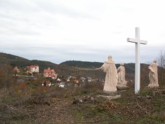 opravené sousoší Kalvárie - s vyhlídkou na Valeč