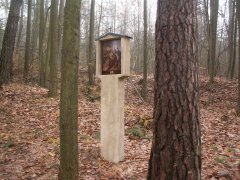 kaplička křížové cesty zepředu zprava
