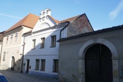 pohled zepředu zprava