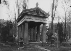 dodnes stojící hrobka podnikatele Friedricha Ephraima von Kubinzky (1814 - 1888) 