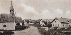 historické foto kaple (vlevo)