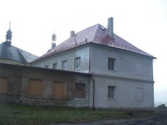 pohled zezadu zleva