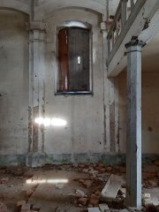 interiér kaple