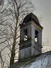 dřevěná věž na kapli