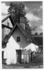 kaple na dobové pohlednici