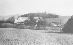 historické foto kaple (uprostřed, v popředí)