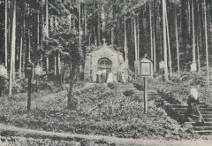 historické foto křížové cesty s lurdskou jeskyní