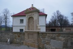 kaplička křížové cesty zepředu zprava