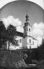 kostel na dobové pohlednici