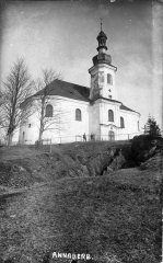 kostel na dobové pohlednici