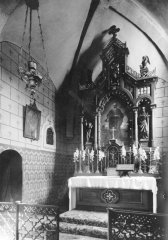 historické foto interiéru kostela - boční oltář