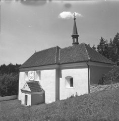jižní stěna lodi a presbytáře