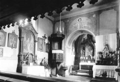 historické foto interiéru kostela - presbyterium