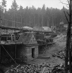 výstavba obvodových stěn a předsíně kostela na novém umístění