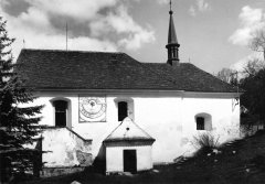 jižní stěna lodi a presbytáře ještě na původním místě