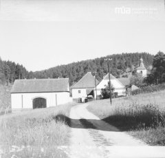 historické foto zvonice (v pozadí)