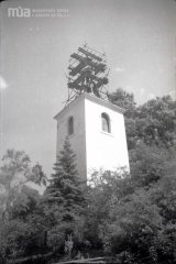 rozebírání střechy zvonice