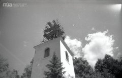 rozebírání střechy zvonice