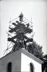 rozebírání střechy zvonice