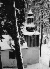 historické foto kaple (v pozadí)