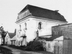 západní průčelí synagogy