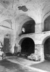 arkády ženského oddělení a galerie při severní stěně synagogy