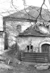 západní průčelí synagogy s malou předsíní