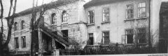 starší foto synagogy (synagoga vlevo, škola vpravo)